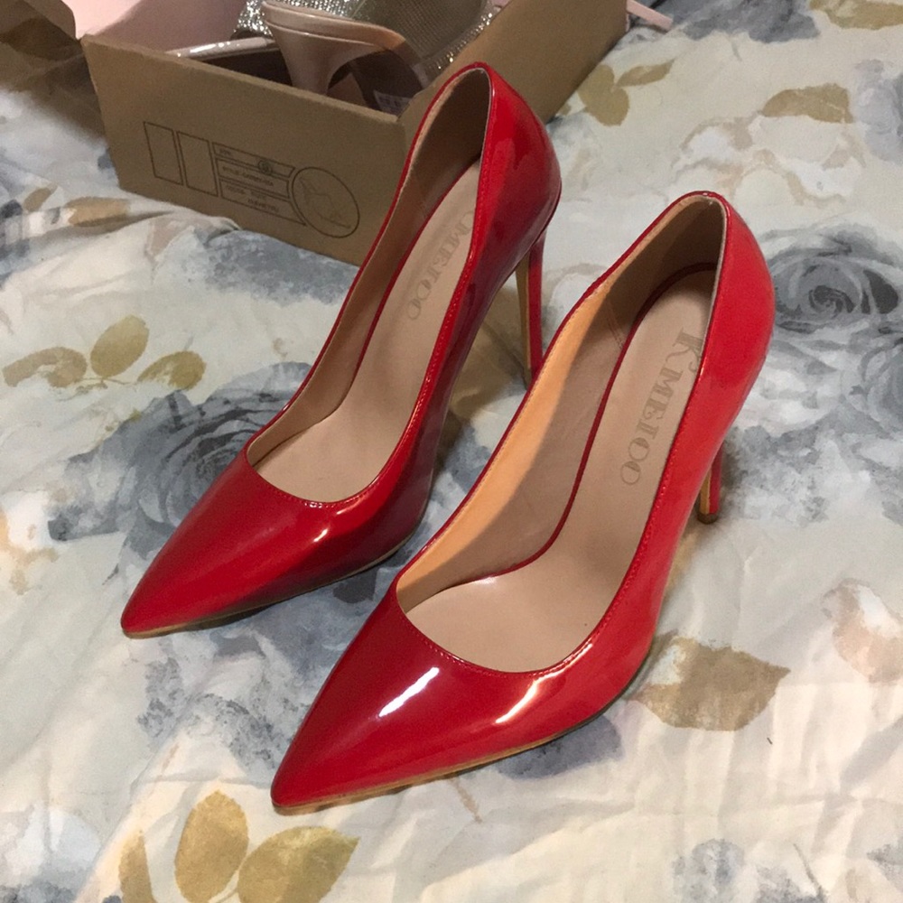 Red pumps